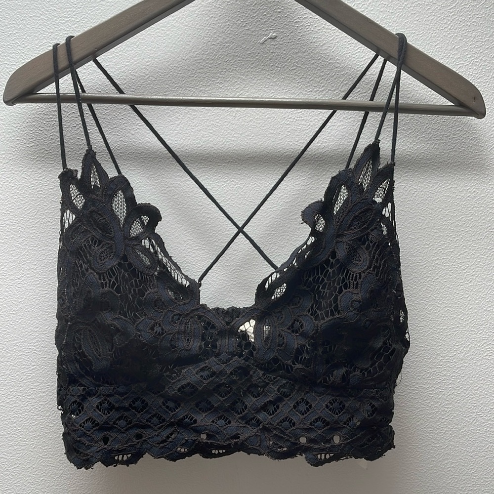 Black Lace Bralette In Good Condition Very Cute And Sexy